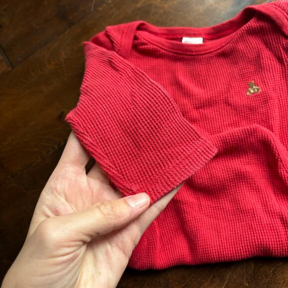 3/$15 Gap Onesie Bodysuit Size 12-18 Months Waffle Knit Red Long Sleeve - Picture 5 of 5